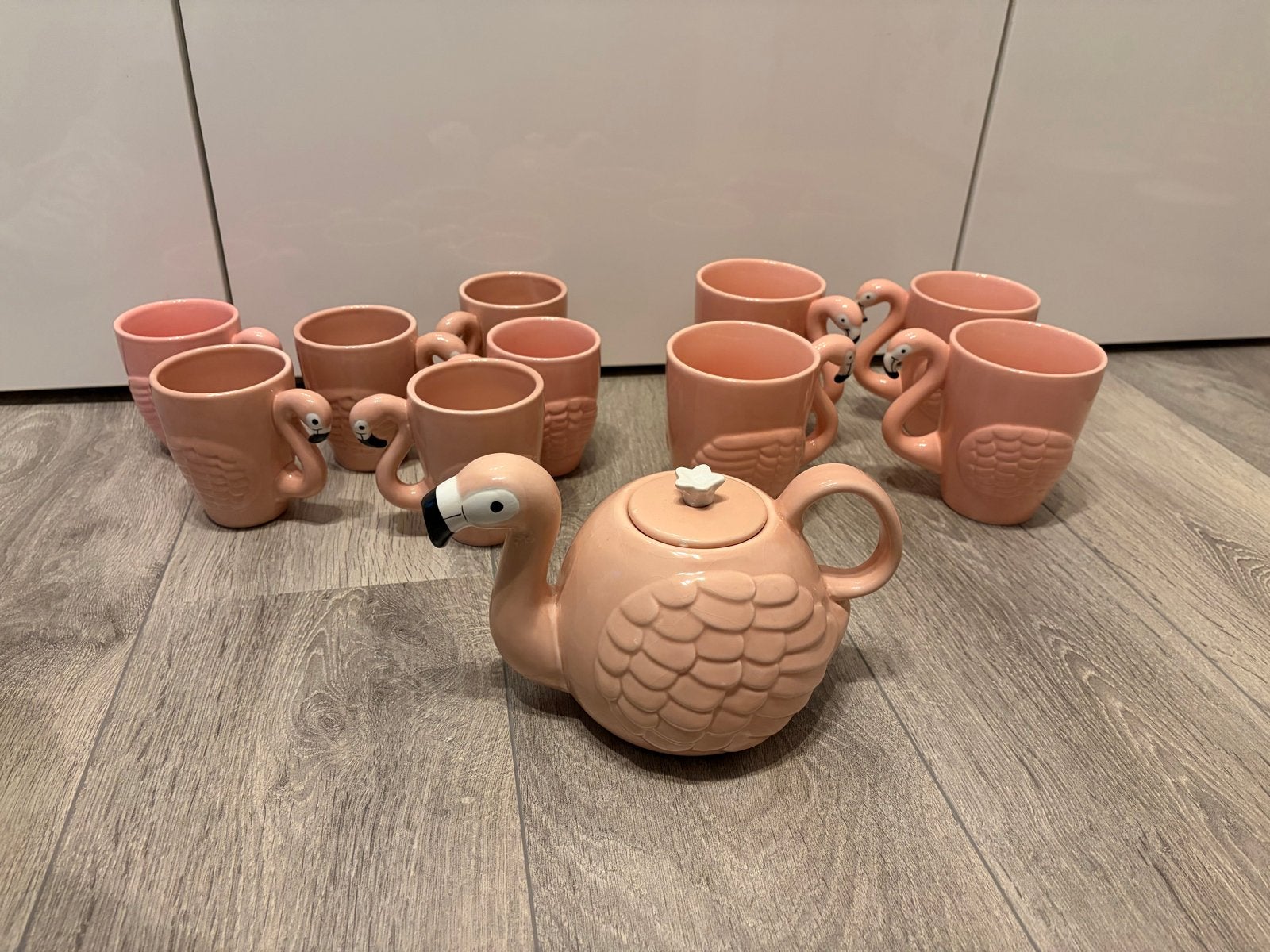 Xenos Flamingo theeset: theepot met 10 mokken, Ophalen, Overige merken, Keramiek, Zo goed als nieuw