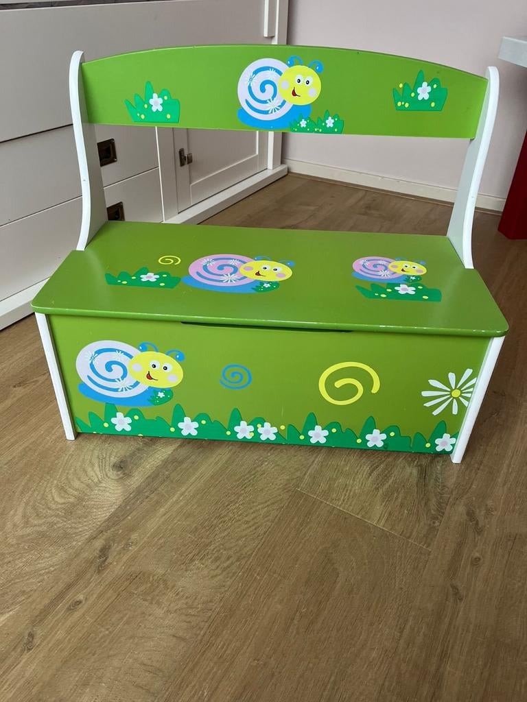 Leuk kinderbankje met opbergruimte - Groen met slakjes, Kinderen en Baby's, Kinderkamer | Tafels en Stoelen, Ophalen, Stoel(en)