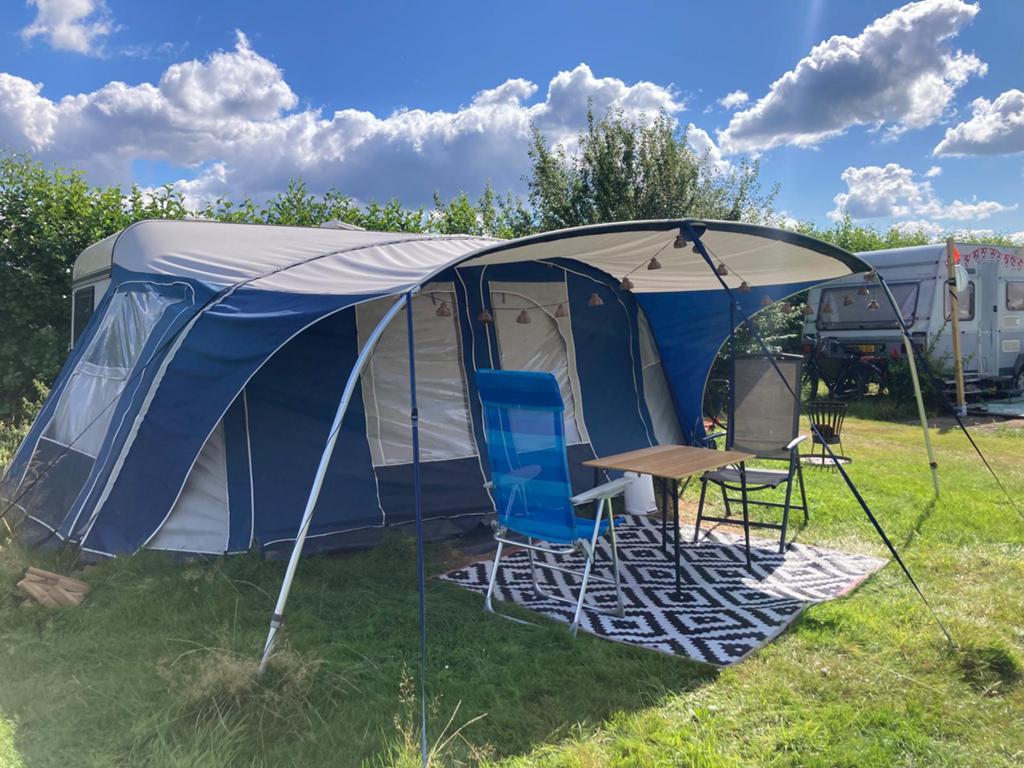 Gezellige en goede Hobby Classic caravan, Caravans en Kamperen, Vast bed, Rondzit, 750 - 1000 kg, Particulier