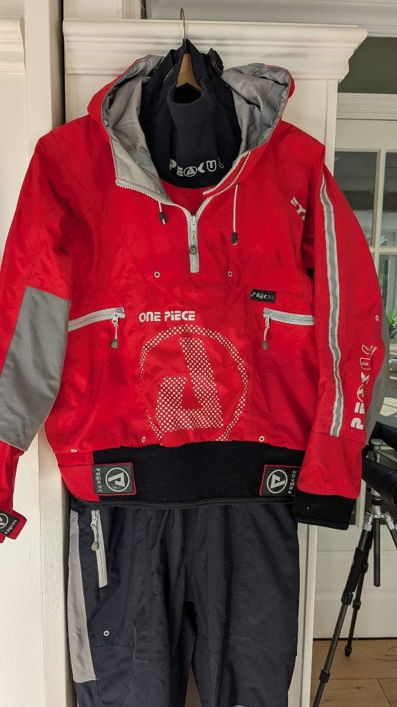 Peak UK Explorer One Piece drysuit, maat M, rood/zwart, Watersport en Boten, Drysuit, Ophalen of Verzenden, Dame of Heer, UK PEAK