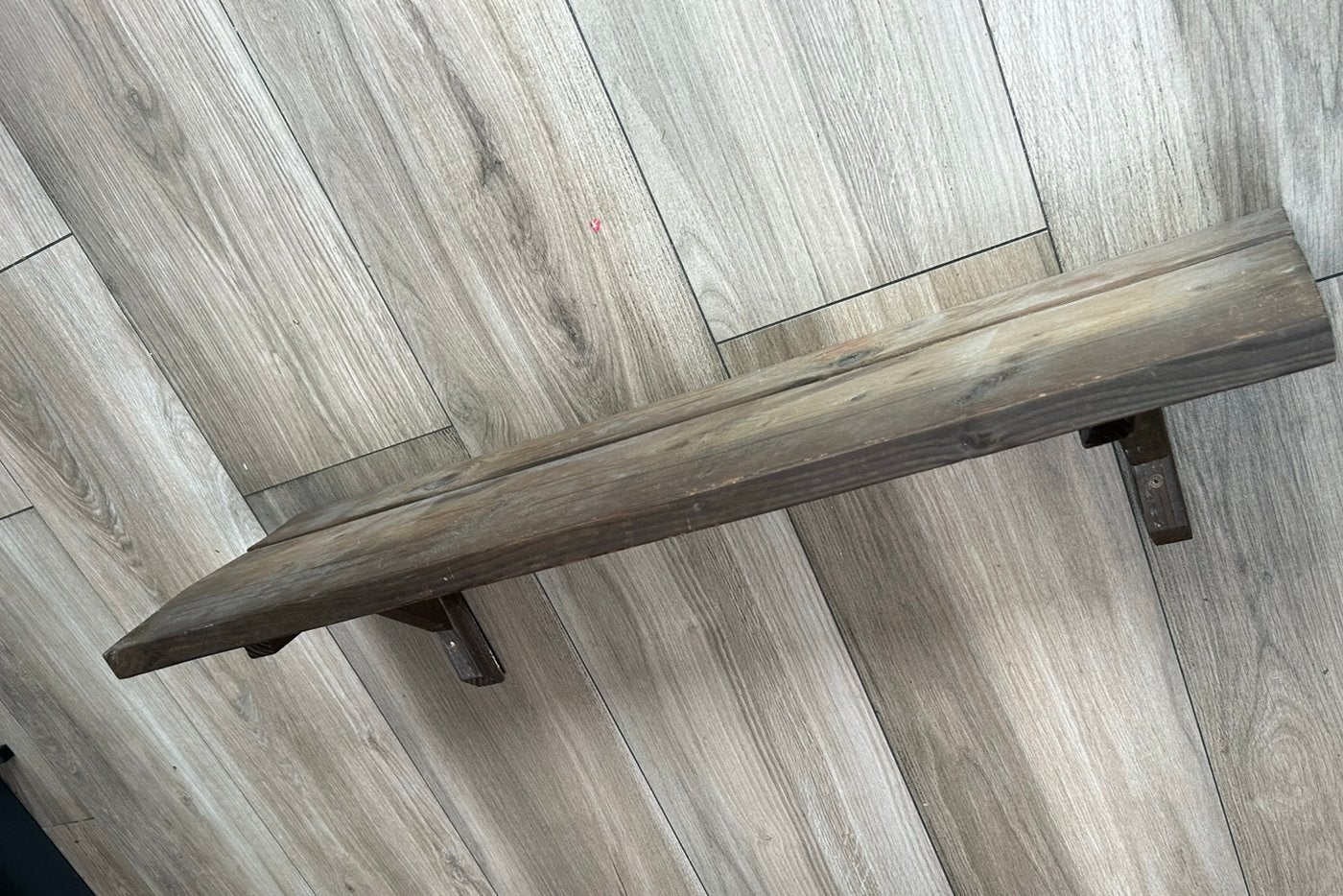 Landelijke houten wandplank met steunen, Huis en Inrichting, Ophalen, Zo goed als nieuw