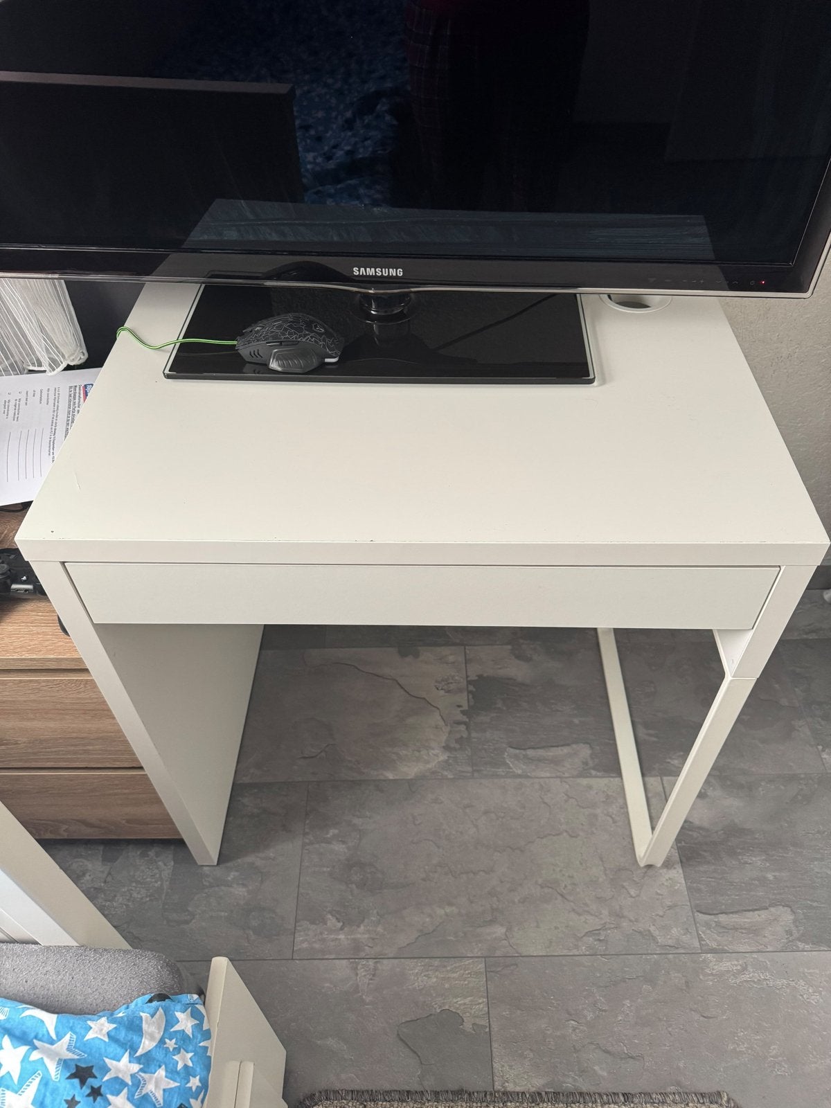 IKEA wit bureau met lade en kabeldoorvoer, Huis en Inrichting, Ophalen, Gebruikt, Met lades, IKEA