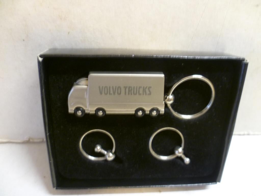 Volvo Truck sleutelhanger in doosje 4,5cm lang vrachtauto, Hobby en Vrije tijd, Ophalen of Verzenden, Nieuw, Bus of Vrachtwagen