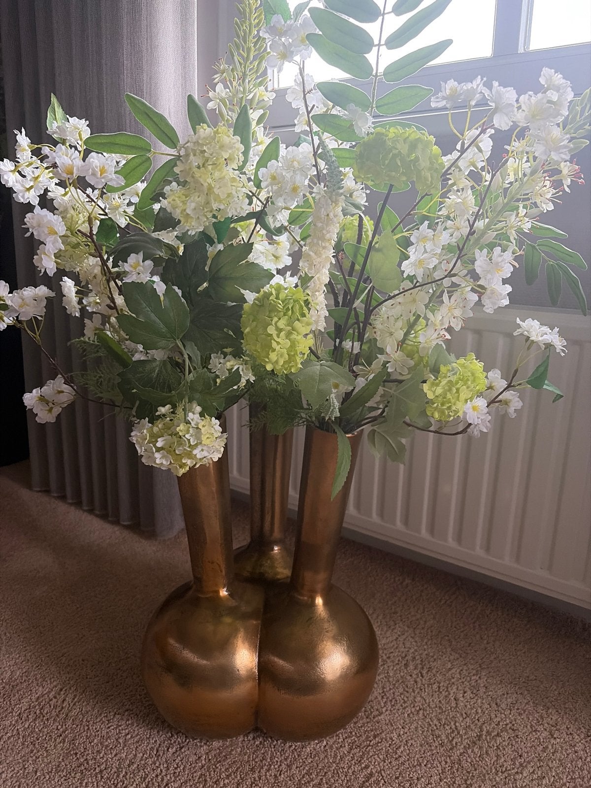 Goudkleurige Bombyxx Toetervaas met Luxe Zijden Bloemen, Huis en Inrichting, Ophalen, Zo goed als nieuw, Inclusief decoratie, Goud