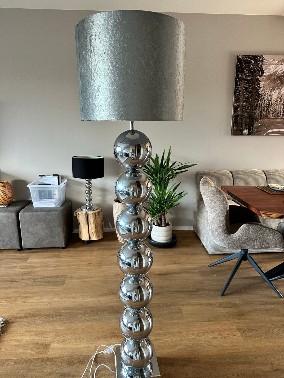 Eric Kuster staande lamp met chromen bollen en grijze kap, Ophalen, E27 (groot), Zo goed als nieuw, Metaal