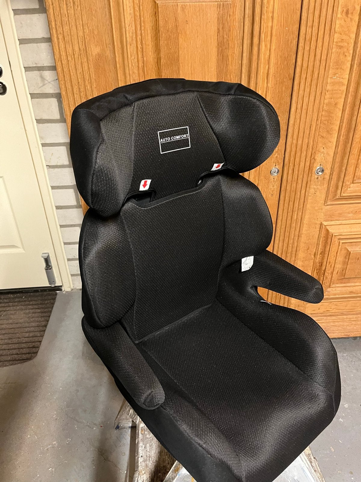 Auto Comfort kinderzitje - Zwart, verstelbaar, Autogordel, 15 t/m 36 kg, Afneembare rugleuning, Zo goed als nieuw