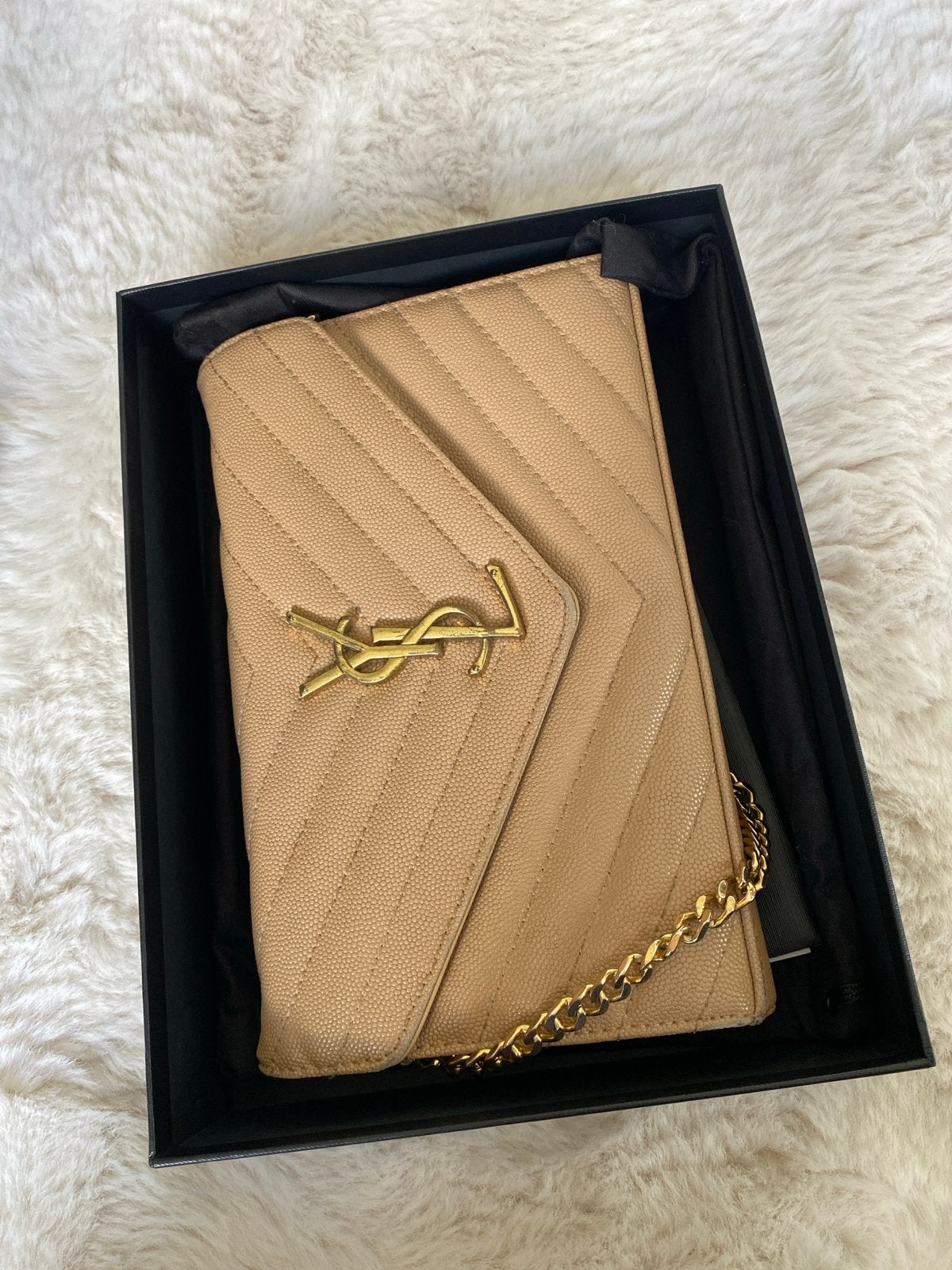 Saint Laurent Envelope Chain Wallet Beige, Ophalen of Verzenden, Gebruikt, Beige, Schoudertasje