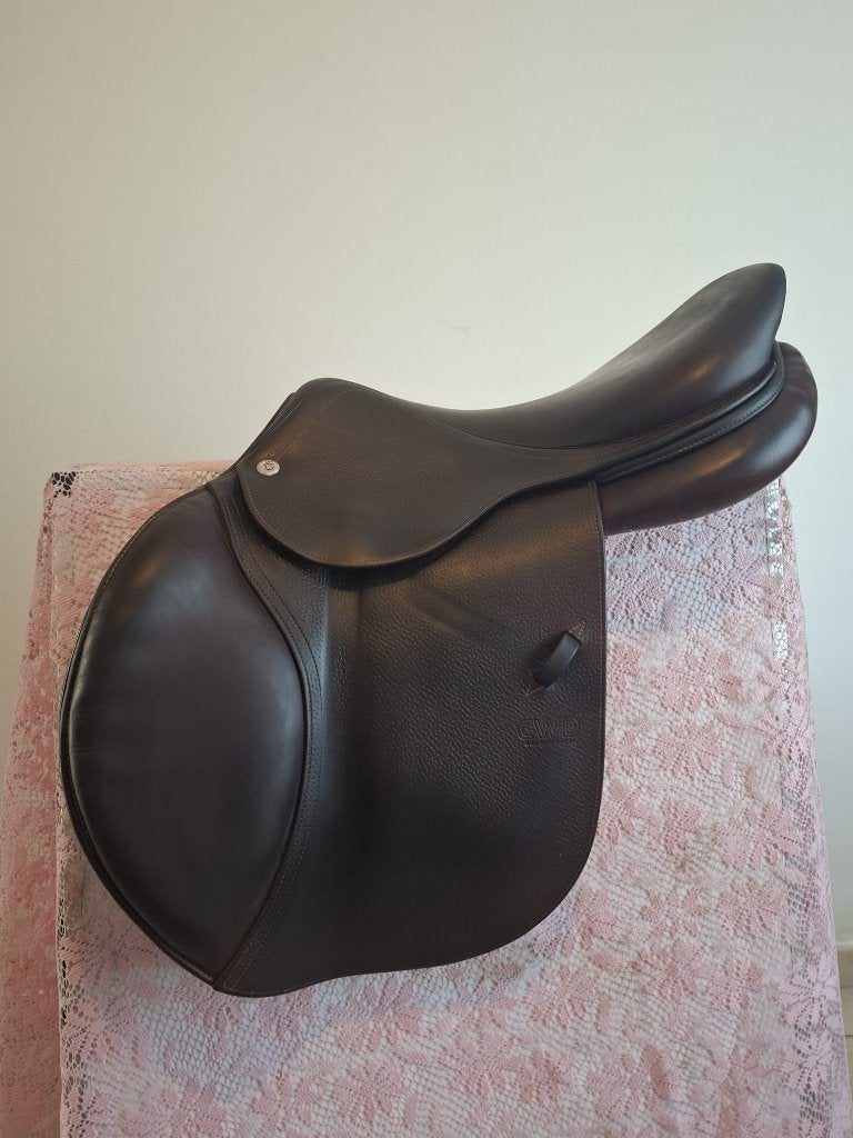 CWD springzadel 17,5 inch in topstaat!, Dieren en Toebehoren, Paarden en Pony's | Zadels, Ophalen, L (17.5 inch), Vlakke zit, Schoft-/schoudervrijheid