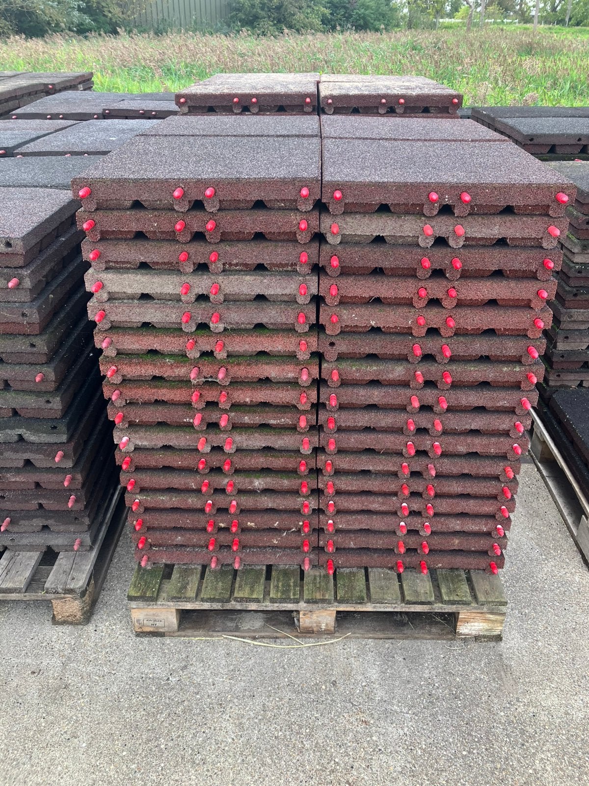 132 vochtdoorlatende rubberen tegels 50x50x6,5cm, Ophalen, Overige materialen, Q, Q