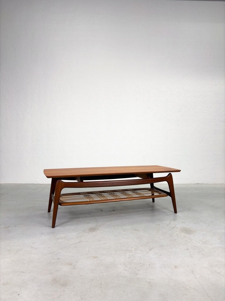 Salontafel 'Nr. 15' van Louis van Teeffelen voor Wébé, Ophalen