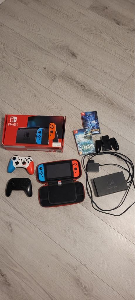 Nintendo Switch (2019) met 2 controllers en 3 games, Switch 2019 Upgrade, Met games, Ophalen of Verzenden, Zo goed als nieuw