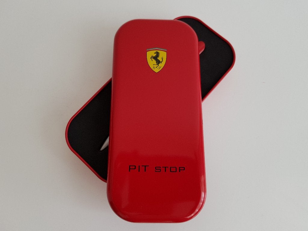 Originele Ferrari Pit Stop Balpen in Luxe Metalen Opbergblik, Ophalen of Verzenden, Zo goed als nieuw, Formule 1