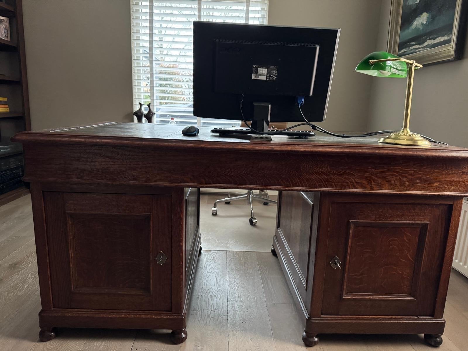 Antiek houten bureau met leren blad, Huis en Inrichting, Ophalen, Overige typen, Gebruikt, Antiek