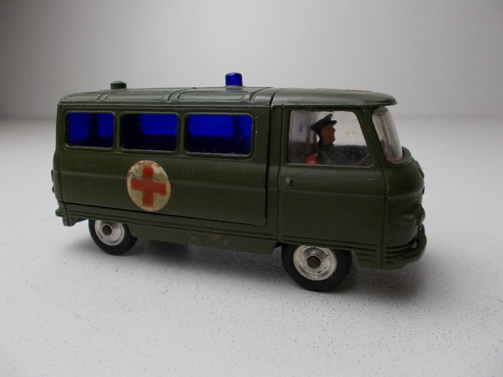 1964 Corgi Toys 354 COMMER MILITARY AMBULANCE + DRIVER! Igst