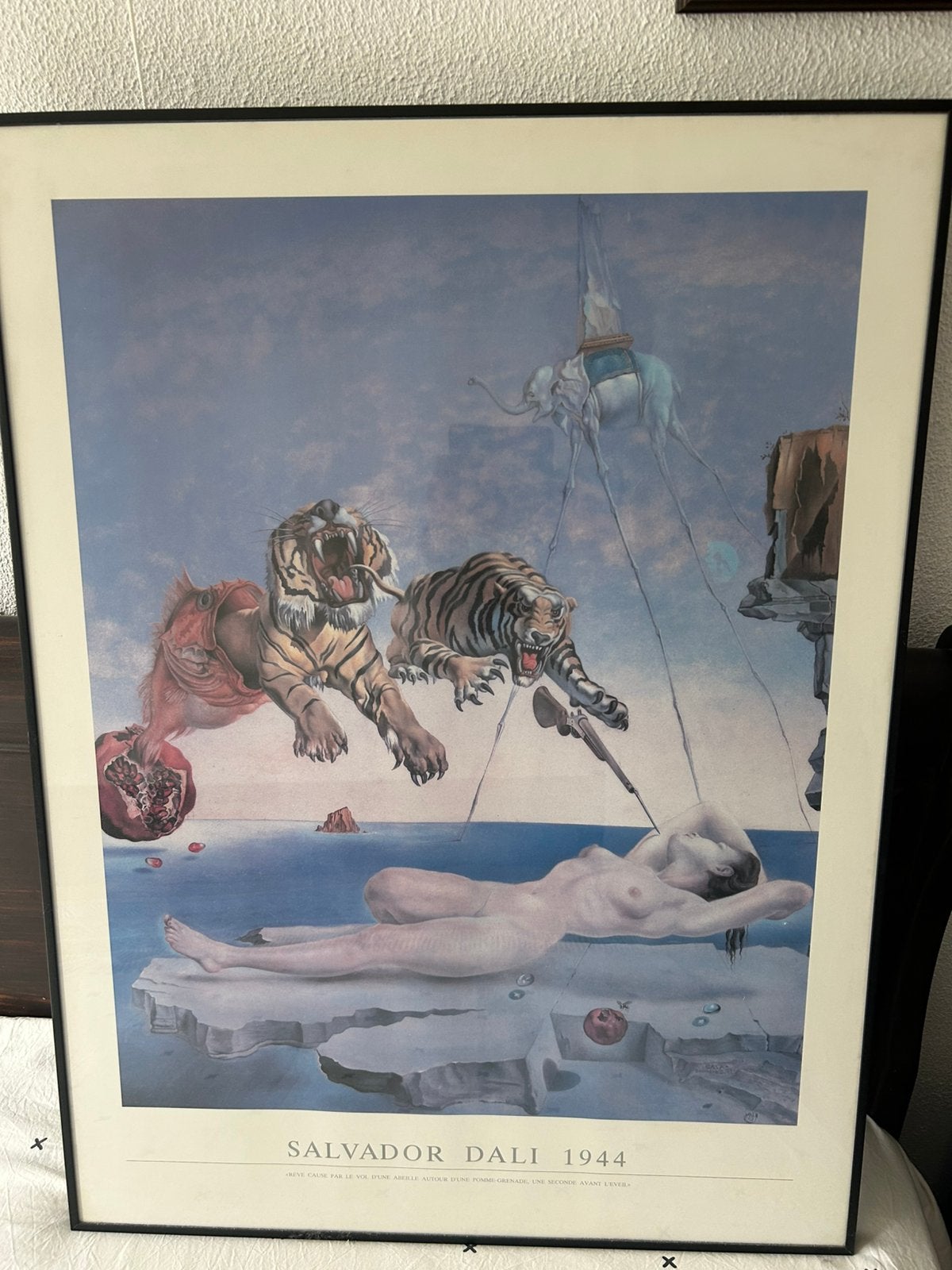 Salvador Dalí 1944 - Droom veroorzaakt door de vlucht van ee, Minder dan 50 cm, Gebruikt, Oorspronkelijke maker, Ophalen of Verzenden