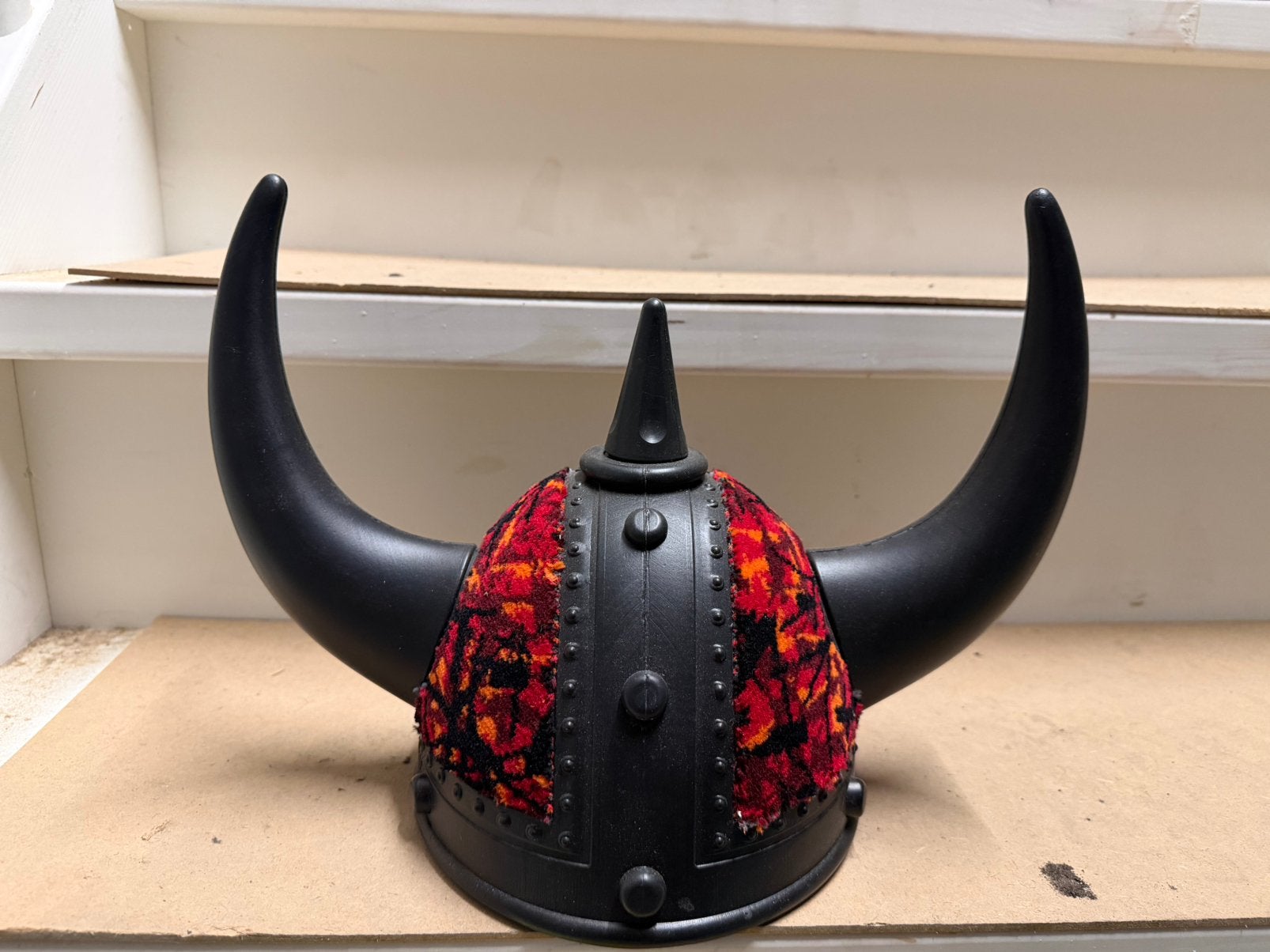 zwarte Vikinghelm bekleed met rode Deense pluche, Ophalen, Nieuw, Overige merken, Interieur en Bekleding