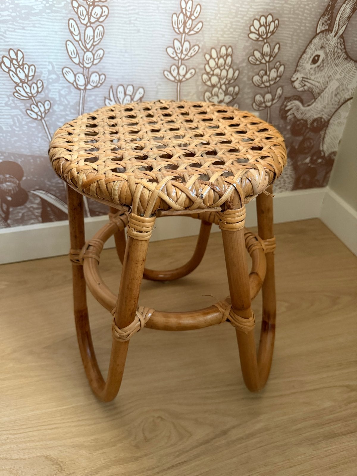 Rotan krukje - Vintage stijl, Huis en Inrichting, Krukjes, Ophalen, Zo goed als nieuw, Overige materialen