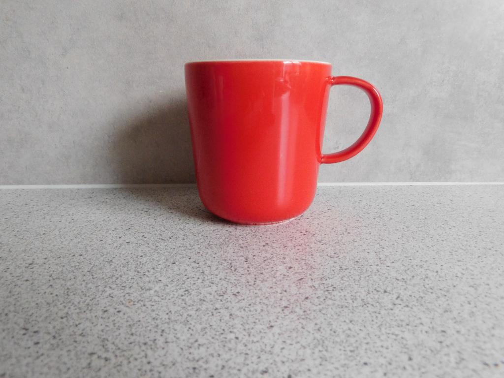 Mok 280 ml. New Bone China Rood Chicago Hema, Ophalen of Verzenden, Zo goed als nieuw, Overige stijlen, Kop(pen) en/of Schotel(s)