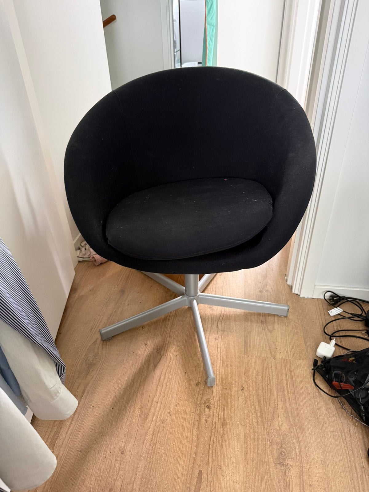 Ikea kuipstoeltje zwart, Ophalen, Zwart, Zo goed als nieuw, Eén