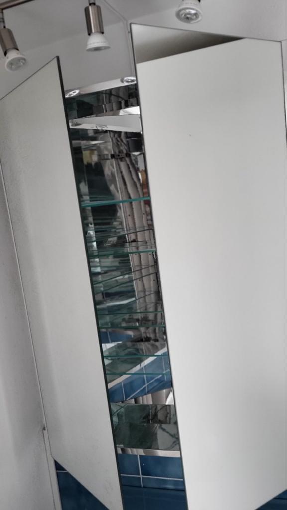 Ikea spiegelkast. Randen van de spiegel enigzins beschadigd., Ophalen of Verzenden, Minder dan 25 cm, 50 tot 100 cm, Minder dan 100 cm