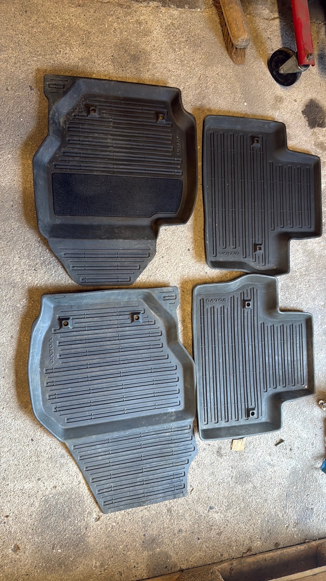 Rubber mattenset volvo v70 (2010), Ophalen, Zo goed als nieuw