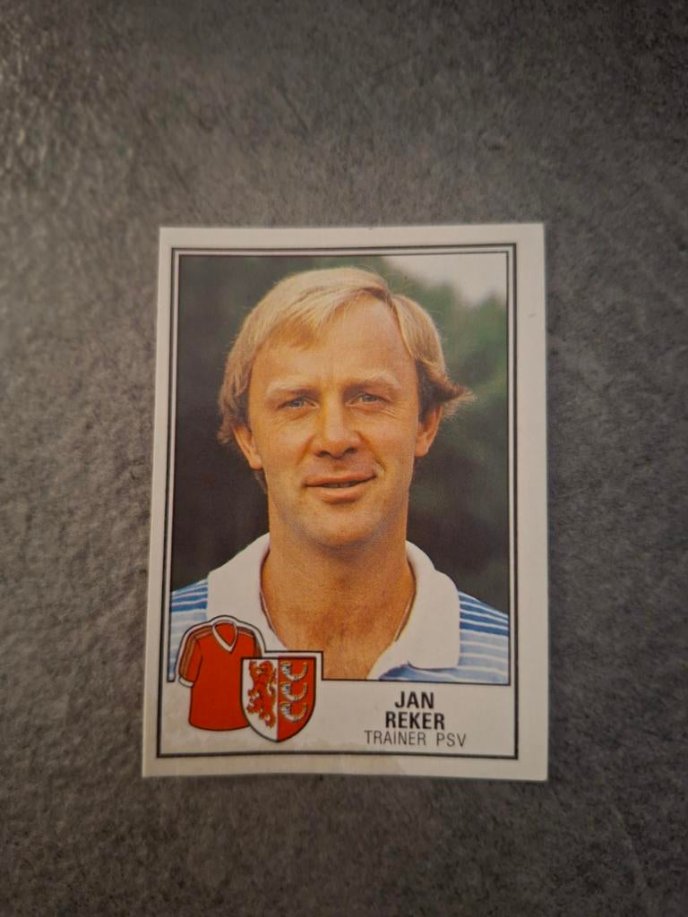 Panini sticker Voetbal 85. Trainer Jan Reker PSV Eindhoven., Verzenden, Zo goed als nieuw, Sticker