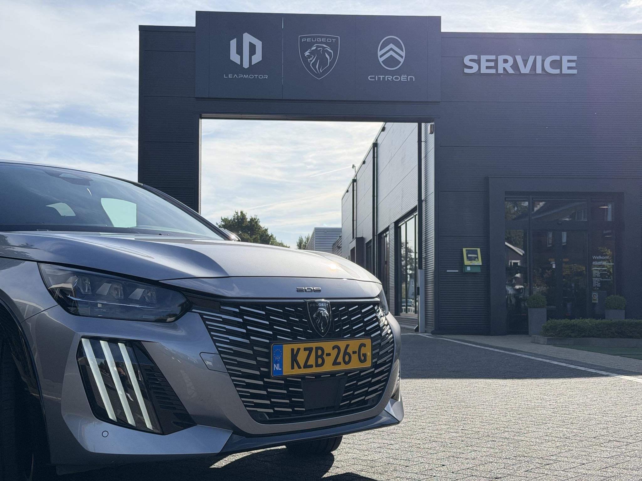 Peugeot 208 GT 1.2 Hybrid 145PK e-DCS6 Automaat Achteruitrij, 12 maanden, Gebruikt, 1199 cc, 1200 kg