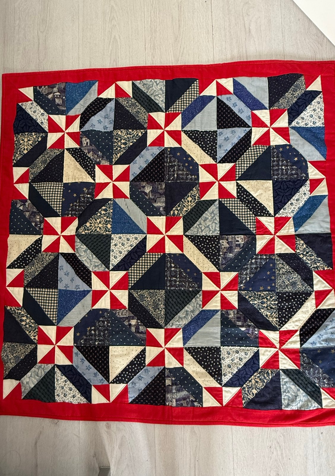 Handgemaakte Quilt / Sprei - Blauw, Wit, Rood 94/94, Huis en Inrichting, 100 tot 150 cm, Blauw, Vierkant, 200 cm of meer