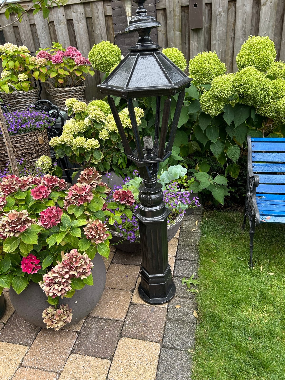 Zware gietijzeren tuinlantaarn, Hammerlite antraciet, Tuin en Terras, Buitenverlichting, Ophalen, Gebruikt, Staande lamp, Netvoeding