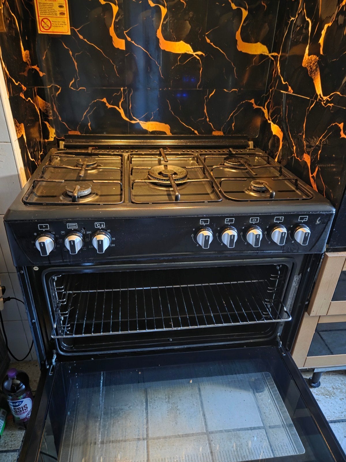Zwart gasfornuis met oven - Gebruikt, Witgoed en Apparatuur, Ophalen, Gebruikt, 60 cm of meer, Gas