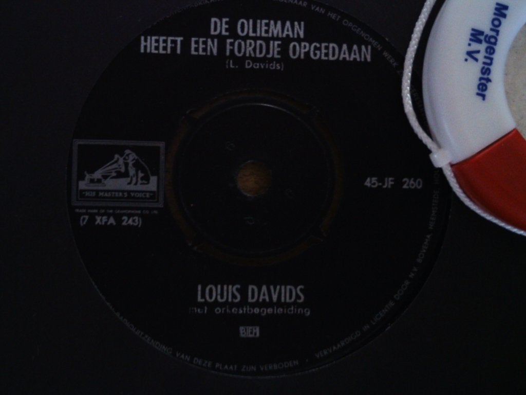 Louis Davids - De Olieman Heeft Een Fordje Opgedaan  27jul, 7 inch, Ophalen of Verzenden, Zo goed als nieuw, Beschermende buitenhoes