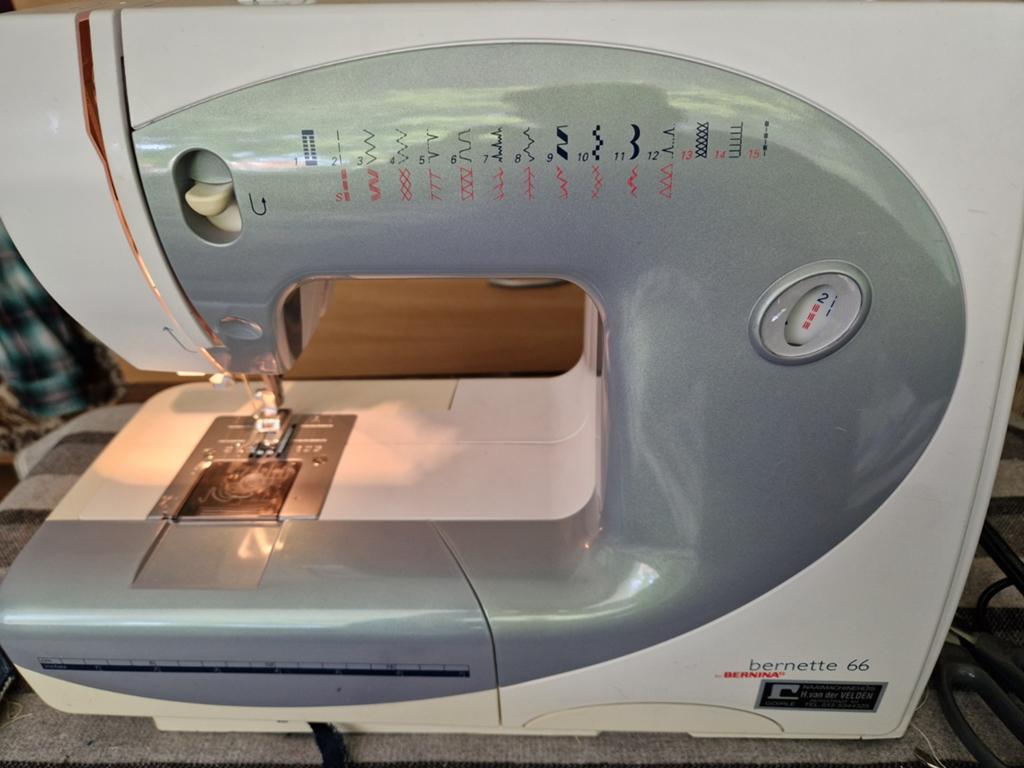 NAAIMACHINE BERNETTE BERNINA 66, Hobby en Vrije tijd, Naaimachines en Toebehoren, Ophalen of Verzenden, Zo goed als nieuw, Naaimachine