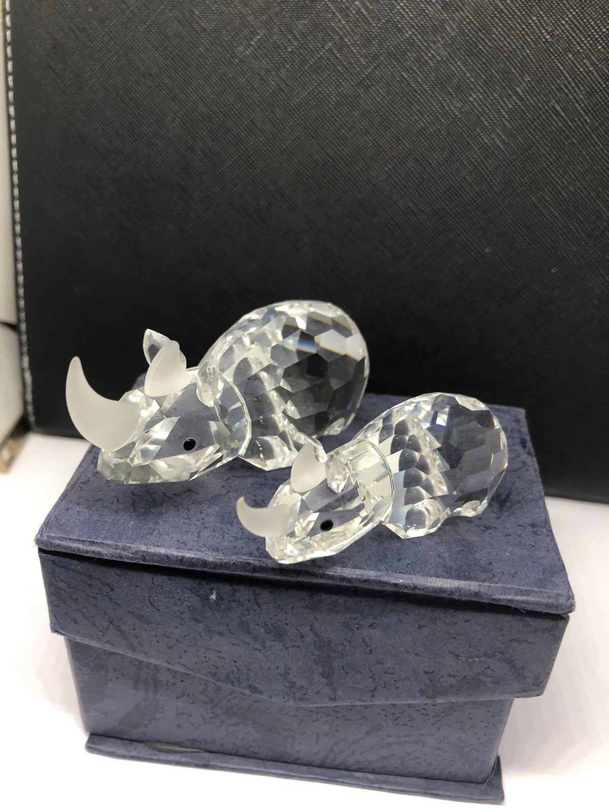 Swarovski-beeldje, moeder en baby neushoorn, Verzenden, Zo goed als nieuw, Figuurtje