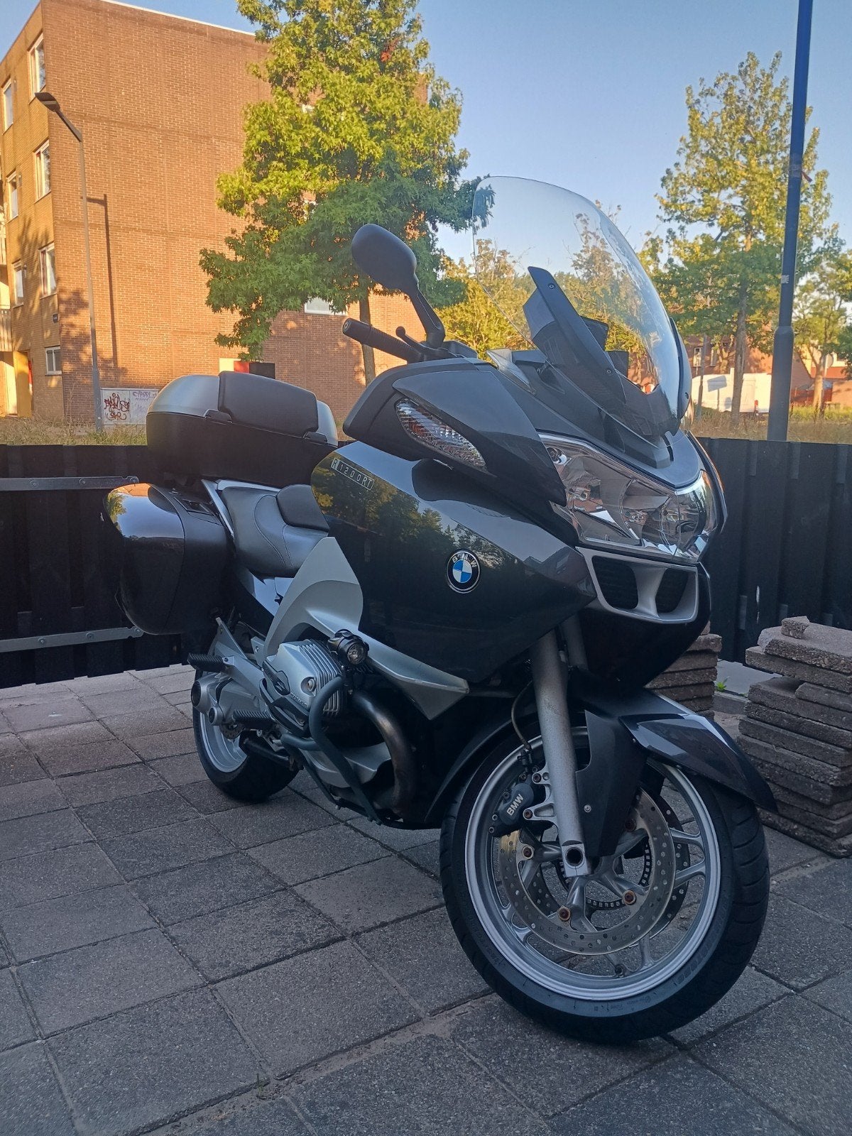 İn nieuw staat BMW R1200RT Toermotor - BJ 2006 Km 98000, 2 cilinders, Am Lilienthal 2, 80939 München, Duitsland, Motorrijbewijs A