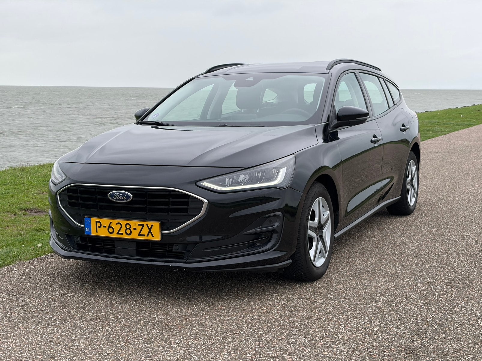 Ford Focus 1.0 Ecoboost Hybrid 125pk 2022 Zwart, Auto's, Focus, Zwart, Origineel Nederlands, Handgeschakeld