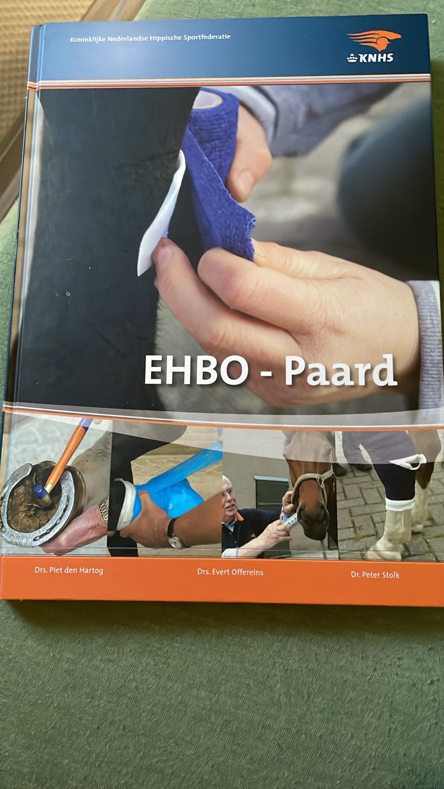 EHBO Paard & Cursusboek Dieren-EHBO en -verzorging, Ophalen of Verzenden, Zo goed als nieuw, Honden