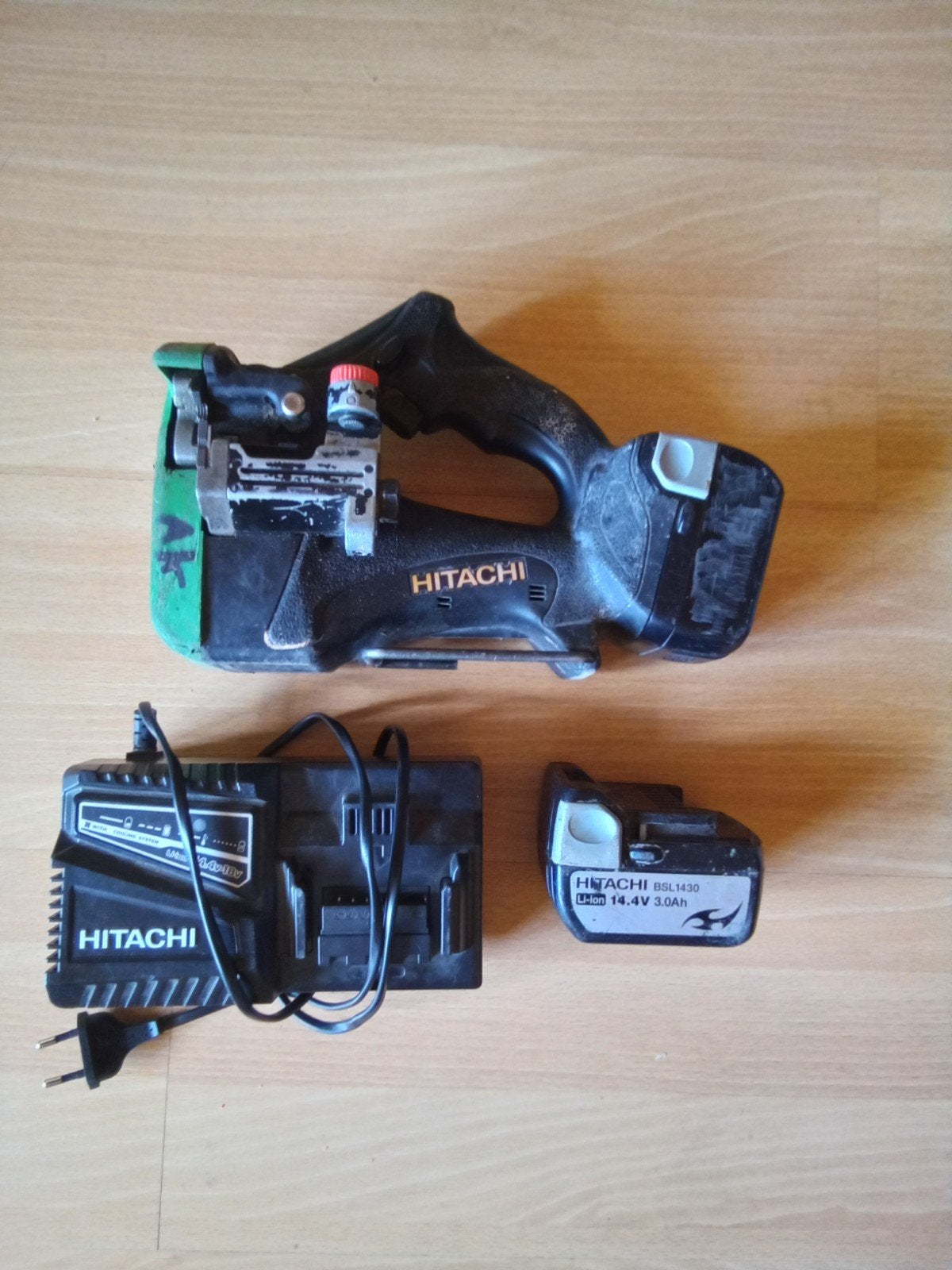 Hitachi Draadeindkniper, Ophalen, Gebruikt, 1200 watt of meer, 30 tot 70 mm