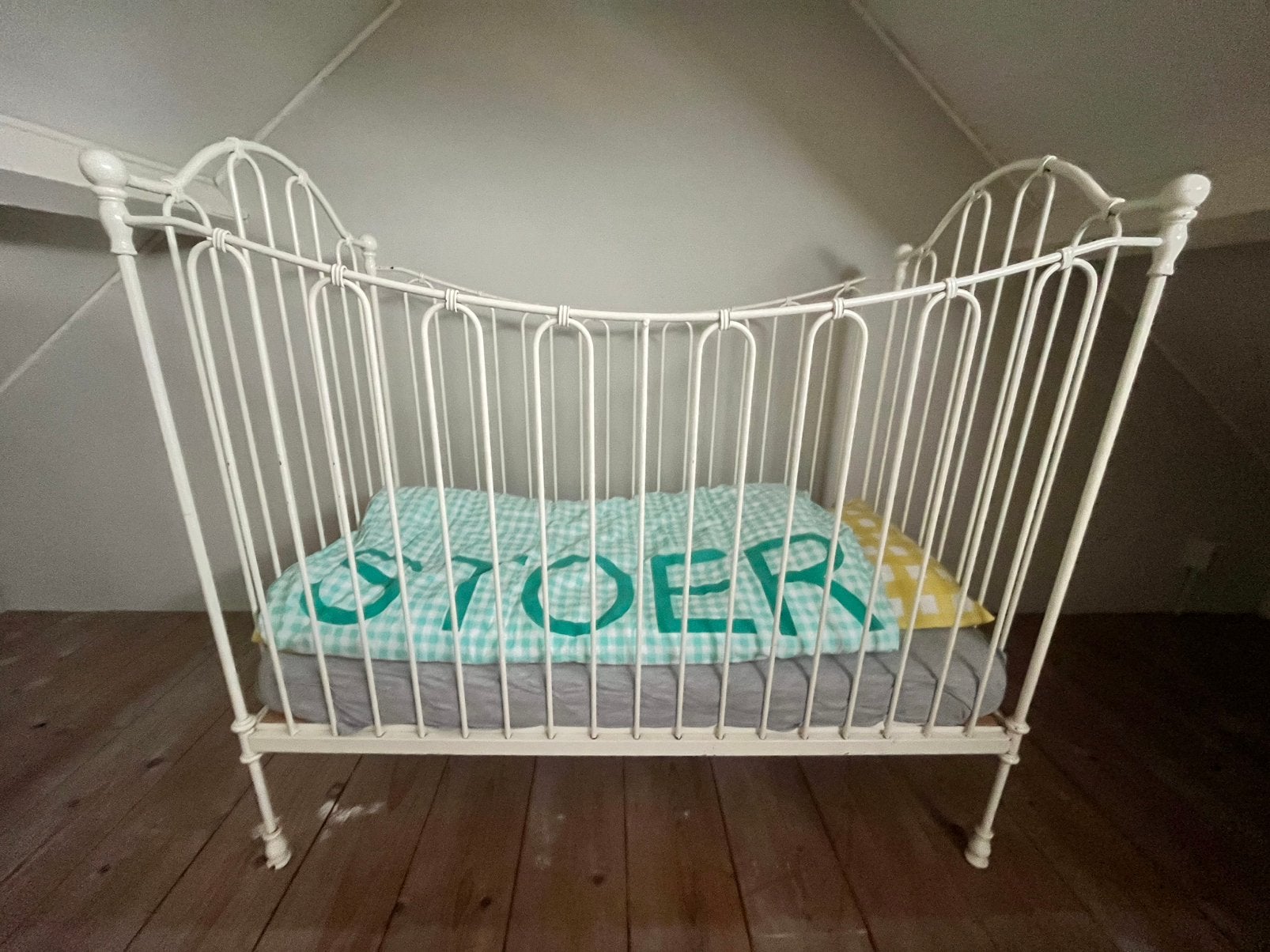 Smeedijzer vintage ledikant, Kinderen en Baby's, Kinderkamer | Bedden, Ophalen, Gebruikt, Minder dan 140 cm, Matras