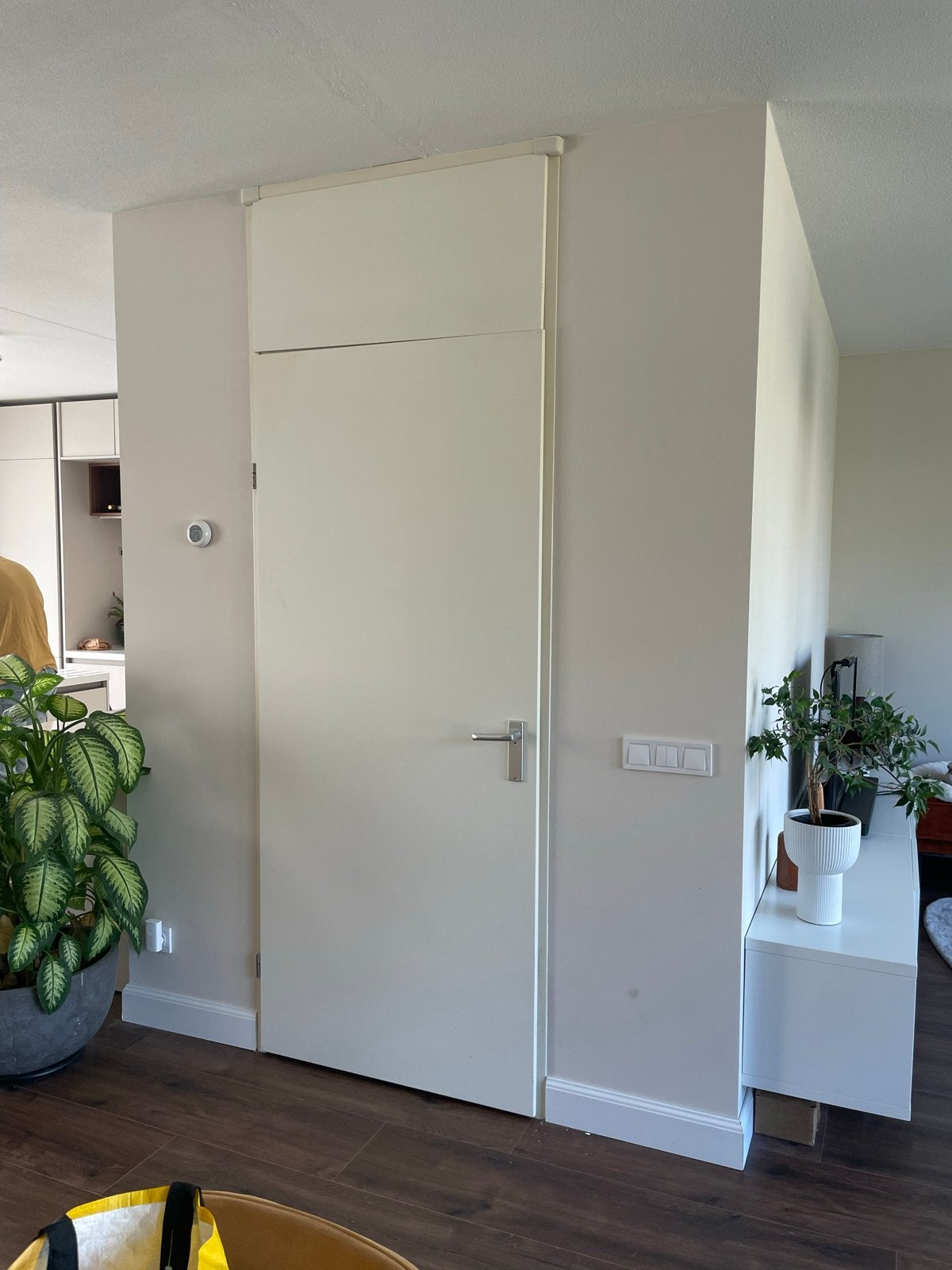 Gratis Crèmekleurige binnendeur met kozijn en bovenpaneel, Doe-het-zelf en Verbouw, Deuren en Horren, Ophalen, Gebruikt, 80 tot 100 cm