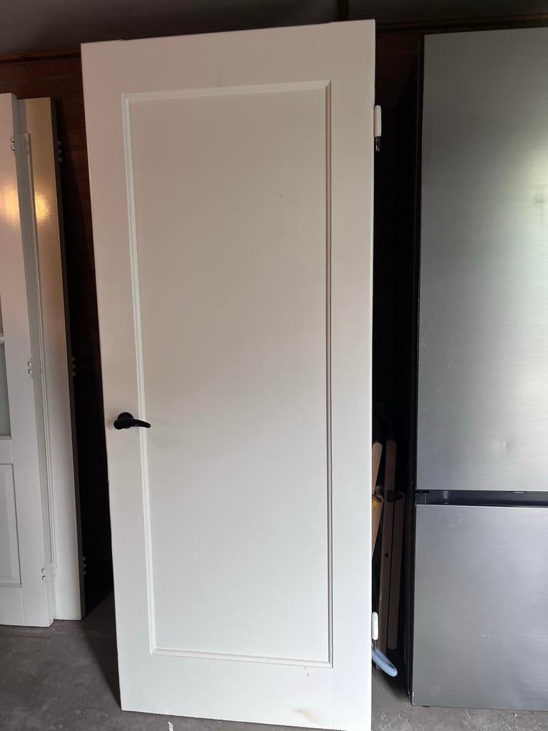 Witte binnendeur (opdekdeur) met zwart deurbeslag, Ophalen, Minder dan 80 cm, Binnendeur, Zo goed als nieuw