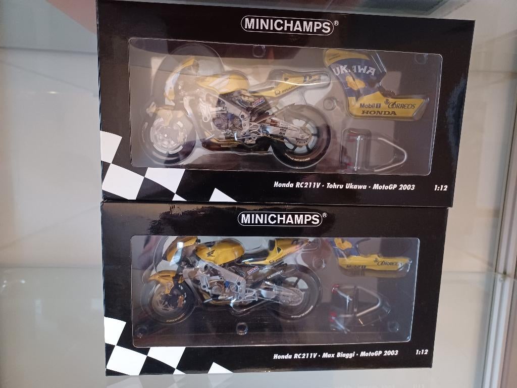 Minichamps 1 12 Honda Rc 211 v motogp Biaggi en Ukawa, Ophalen of Verzenden, Zo goed als nieuw, 1:9 t/m 1:12, Motor
