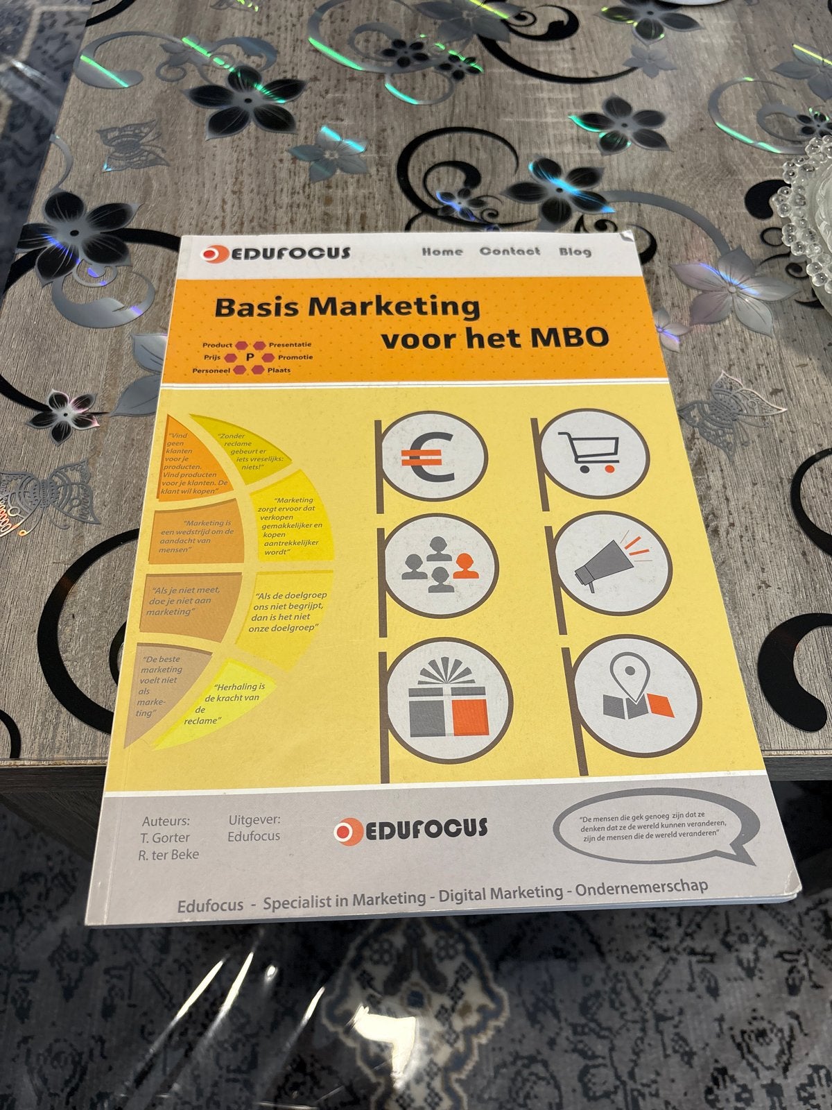Basis Marketing voor het MBO - Edufocus, Ophalen of Verzenden, Zo goed als nieuw, Economie en Marketing