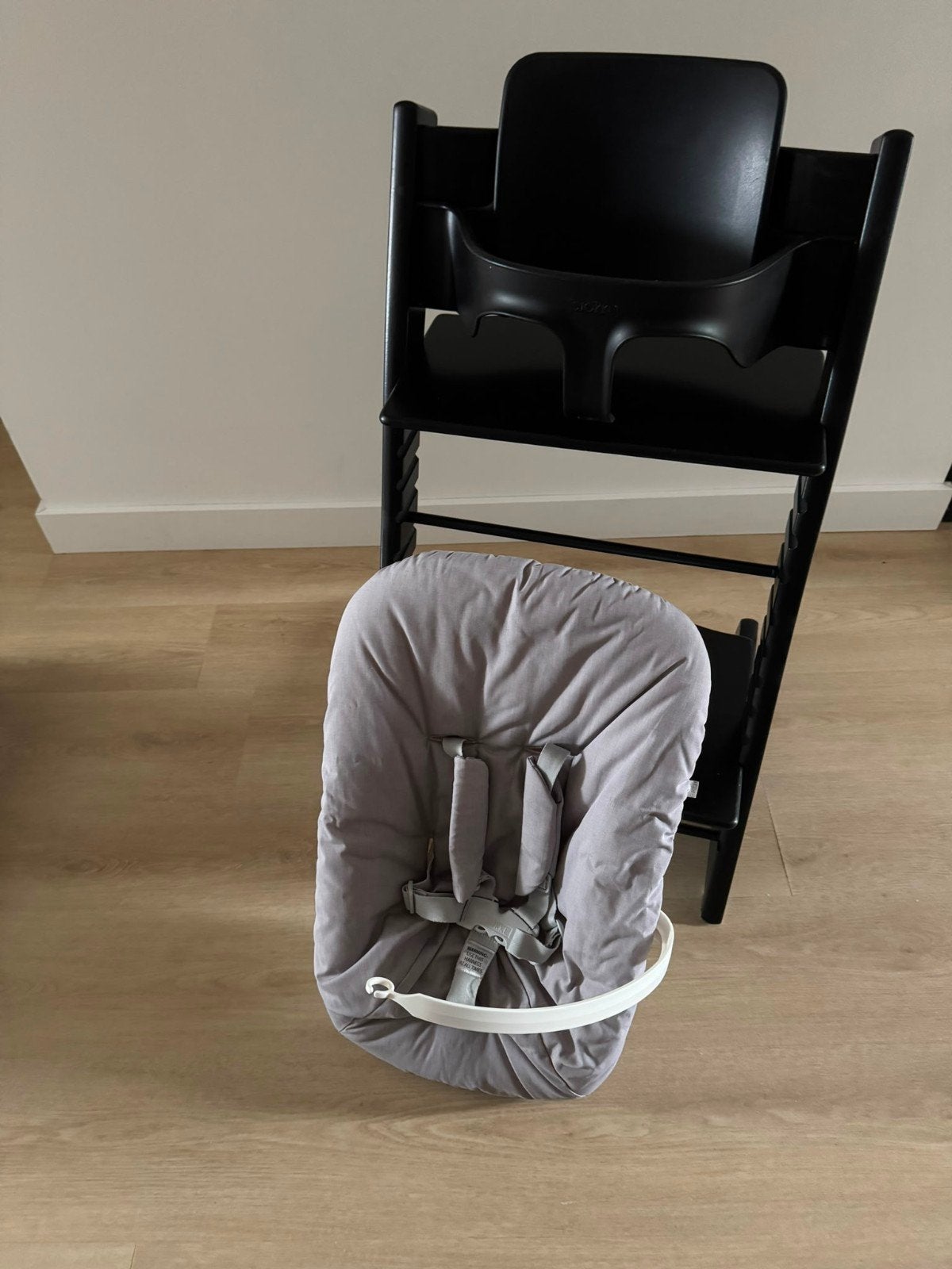 Stokke tripp trapp trip trap kinderstoel derstoel met newbor, Kinderen en Baby's, Kinderstoelen, Ophalen, Zo goed als nieuw, Meegroeistoel