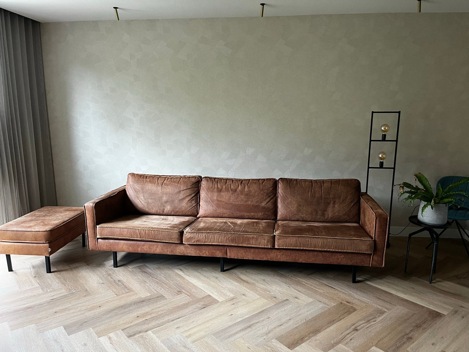 WOOOD Rodeo 3-zits bank met hocker - Cognac lederlook, 250 tot 300 cm, Driepersoons, Ophalen of Verzenden, Zo goed als nieuw