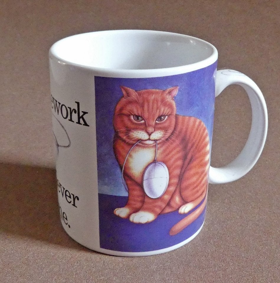 Mousework is never done kattenbeker porselein poes kat beker, Huis en Inrichting, Keuken | Servies, Zo goed als nieuw, Overige stijlen