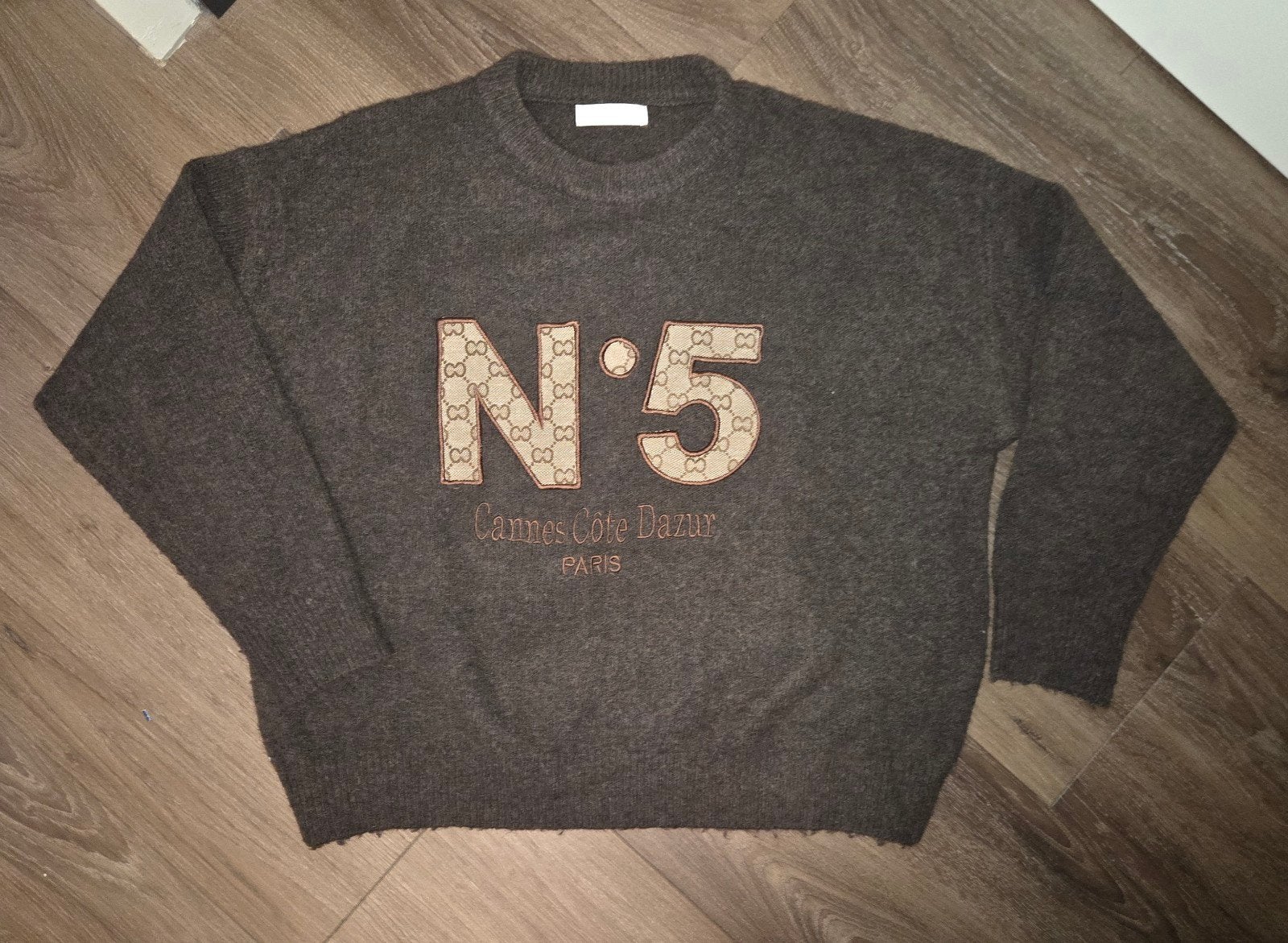 Leuke geborduurde trui Paris style in choco bruin, Maat 38/40 (M), Bruin, Verzenden, Zo goed als nieuw