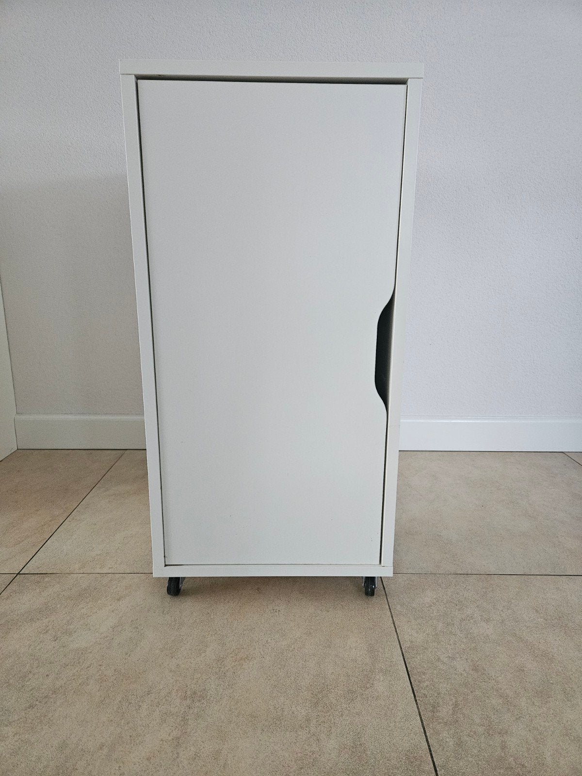 Witte kast ikea op wieltjes - compact en verplaatsbaar, Ophalen