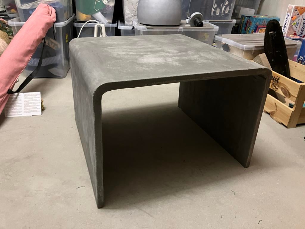 Zware design beton-look bijzettafel 60x60x43cm, Huis en Inrichting, Tafels | Bijzettafels, Ophalen, Vierkant, 55 tot 75 cm, Zo goed als nieuw