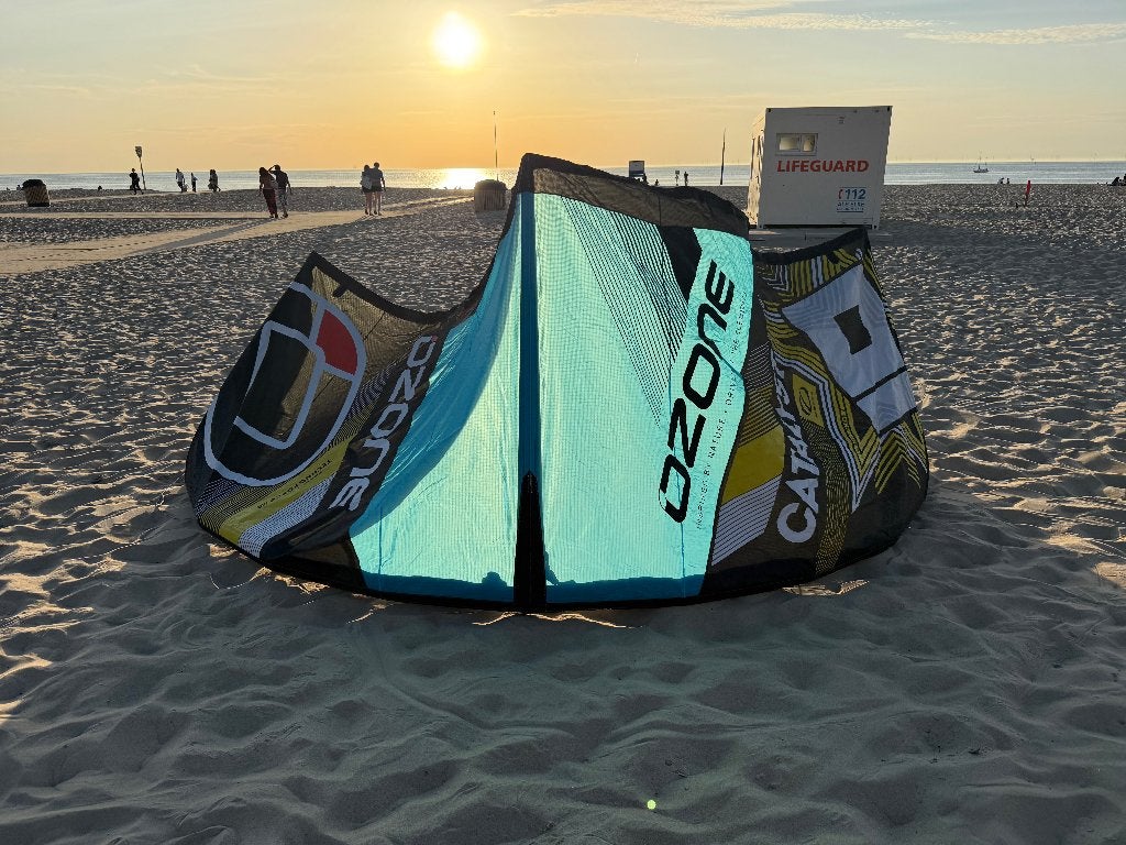 Ozone 10m + Naish 134x42 + bar – complete kitesurfset, Ophalen, Kitesurf-set, Twintip, 10 m²