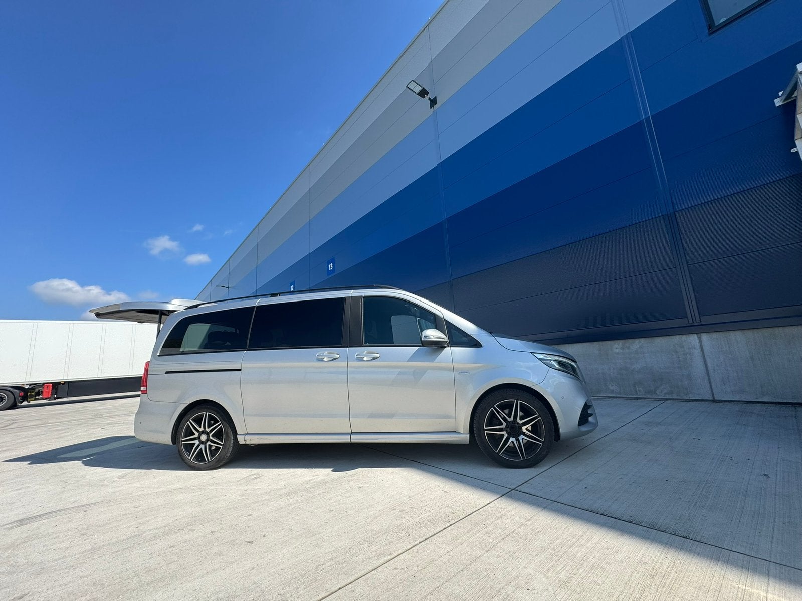 Mercedes-Benz V-Klasse Avantgarde 190 PK 2017 factuur, Auto's, Bestelauto's, Automaat, Achterwielaandrijving, Euro 6, 360° camera